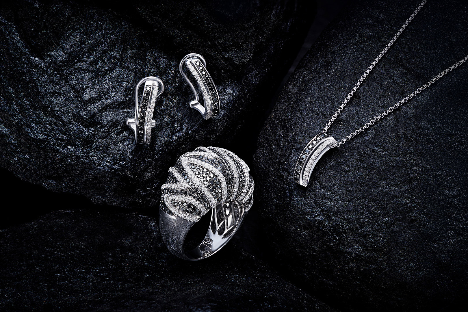 Čierny diamant: Ikona elegancie s nádychom tajomna