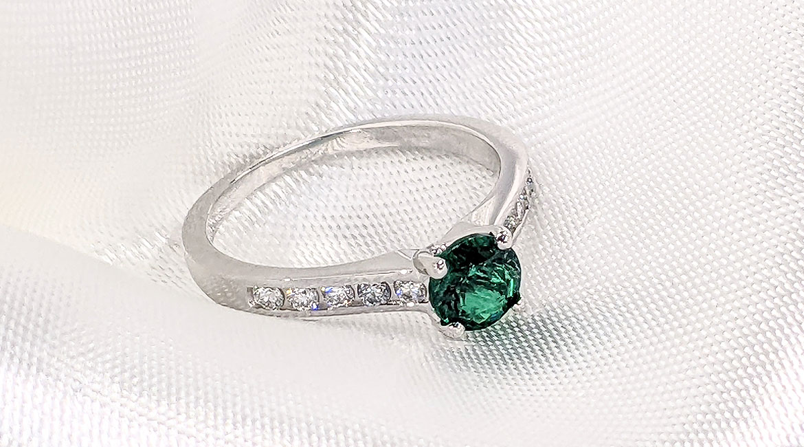 Prsteň so smaragdom