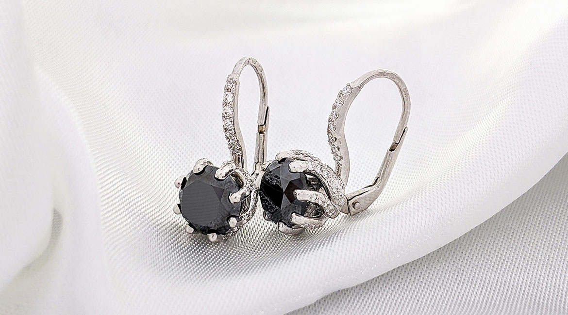 Náušnice s čiernym diamantom