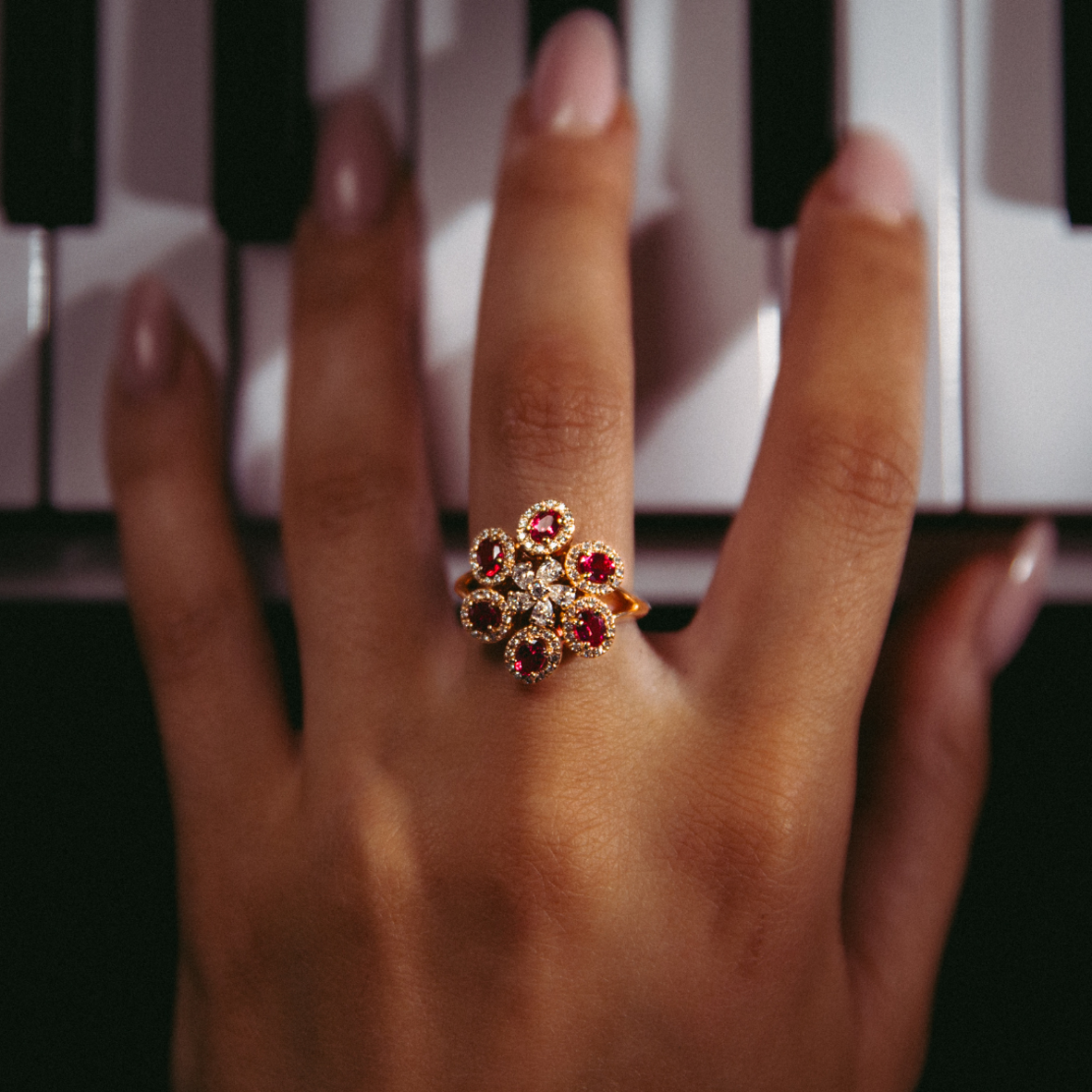 Drahokamový prsten Her Majesty, růžové zlato